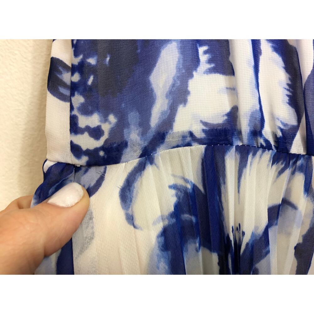 Eliza J Dress White Blue Floral Porcelain Pleated Chiffon Sleeveless Maxi 6P - Picture 7 of 8